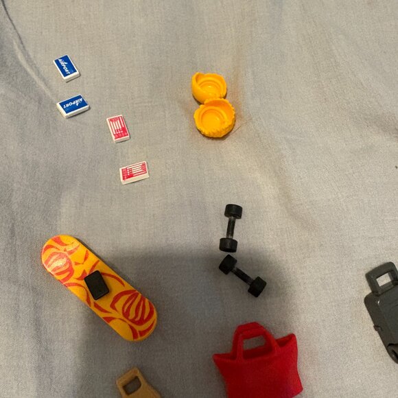 Playmobil Airport Checkin with Figures **missing pieces - Picture 5 of 6
